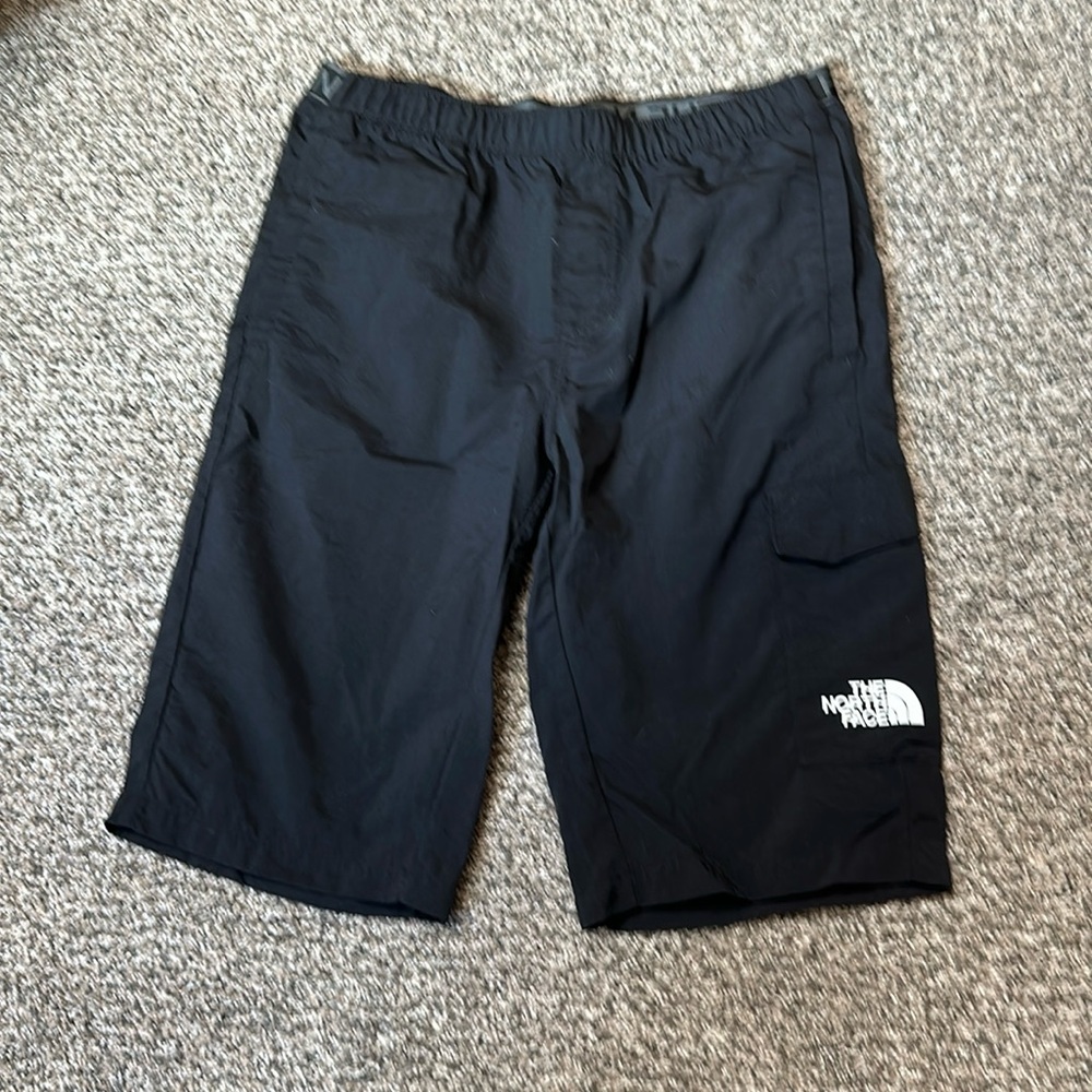 EUC❗️The Northface Black Hiking Cargo Shorts